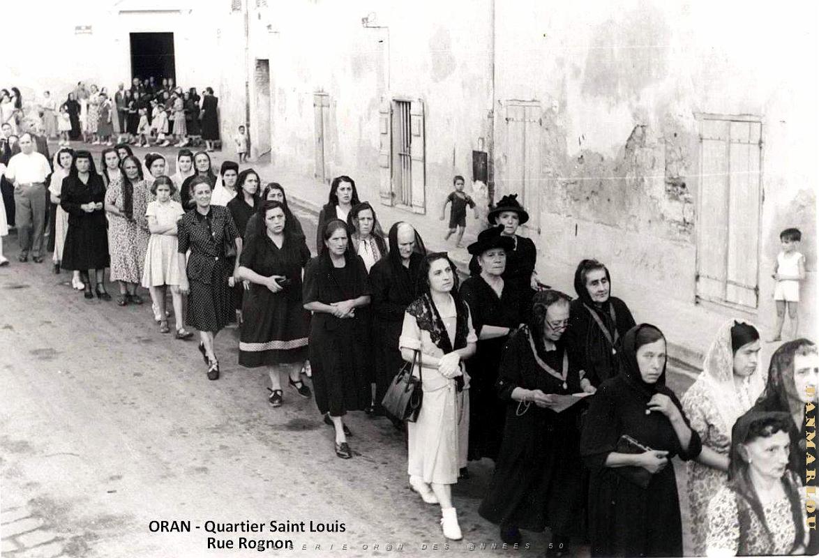 Oran - Quartier Saint-Louis - Rue Rognon - Procession.JPG